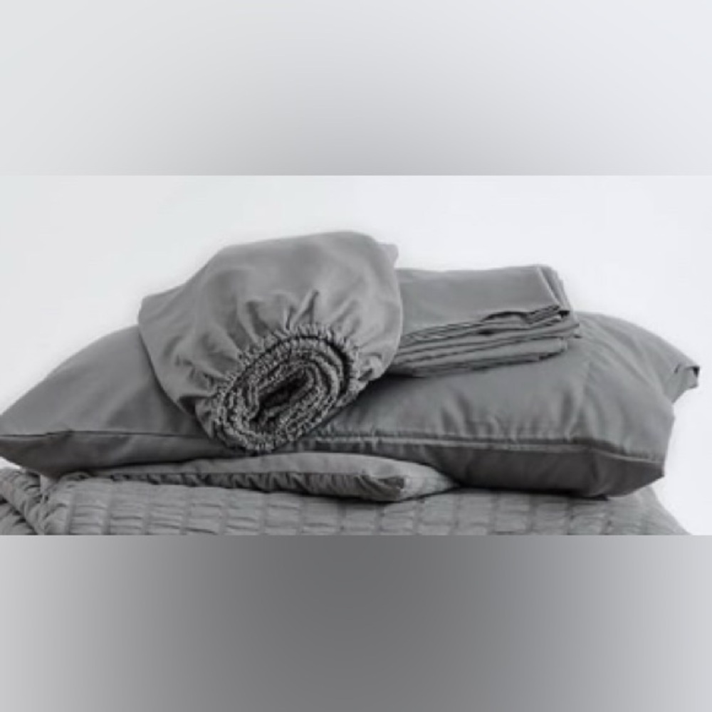 Love's cabin Dark Grey King Size Sheet Set w bonus Seersucker Shams